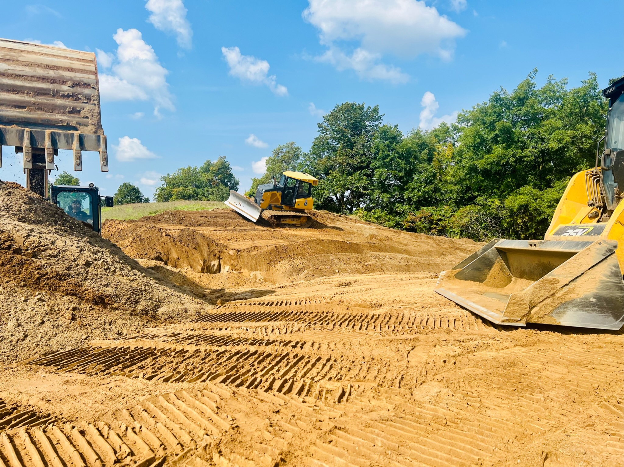 MotoCity Hot Shot - dozers in action